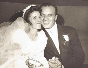 Olympia és Michael DeNittis 1946-os esküvői fényképük