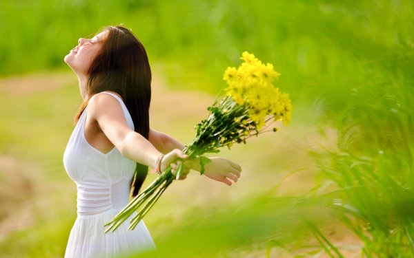 brunette-girl-with-flowers-wide
