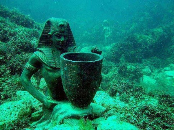 Cleopatras-underwater-palace-Egypt2