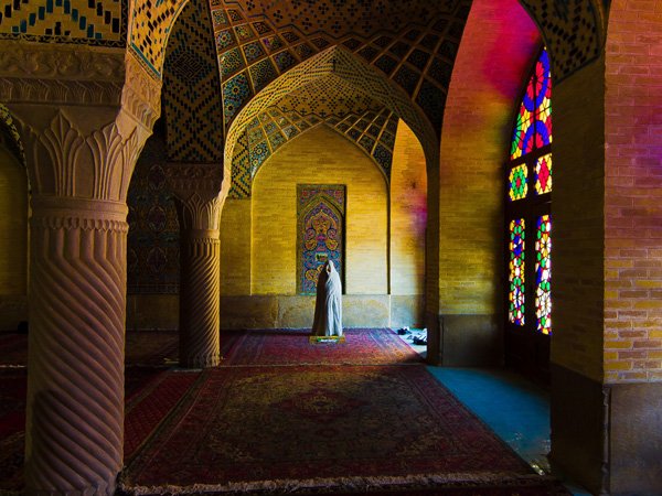 1_woman-prayer-iran_60461_600x450