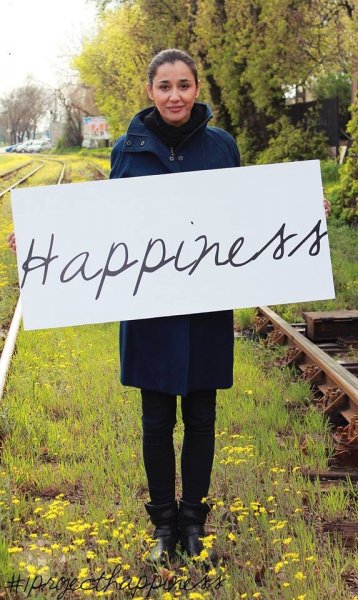 Dorka boldogsága: többször bizonyították már, a boldogság nem külső tényezőkön múlik, úgyhogy az ember az élete minden percében legyen boldog.