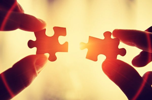 puzzle-pieces-couple-together