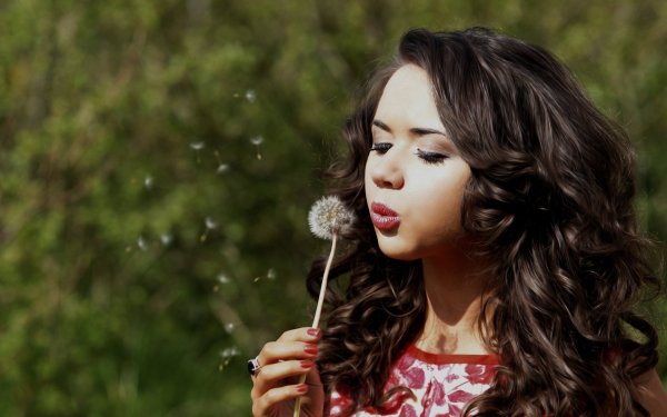 girl-dandelion-mood-wallpaper-1680x1050