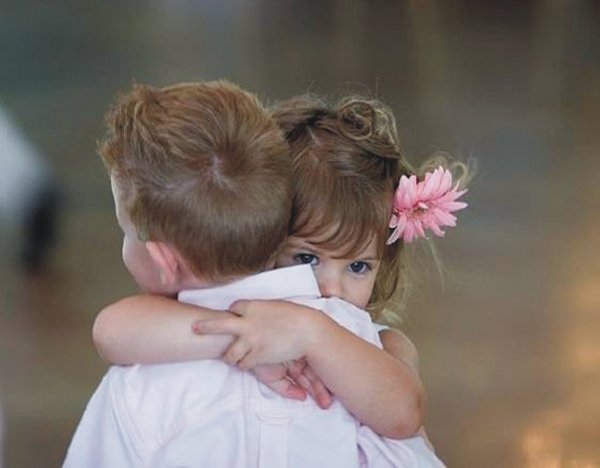 hugging_hd_wallpaper