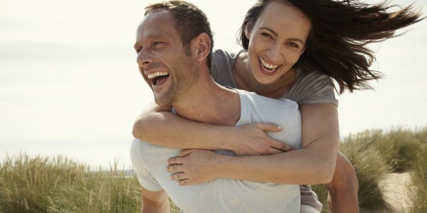 HAPPY-COUPLE