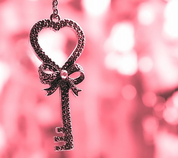 Pink-Love-Key-Wallpaper