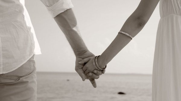 love-holding-hands-hd-wallpapers