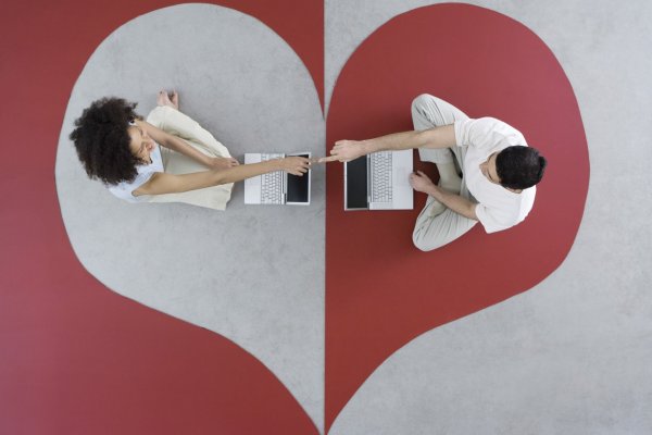 o-ONLINE-DATING-facebook