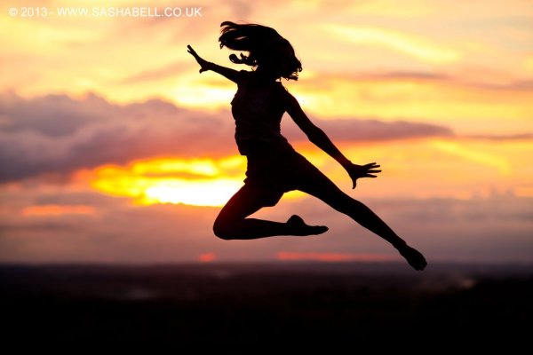 silhouette_jump