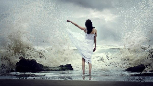 lonely-girl-at-beach-miss-you