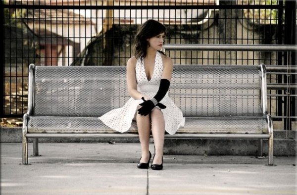 woman-waiting
