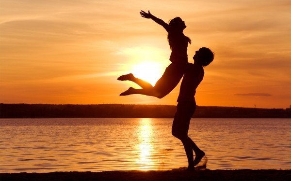 happy-couple-on-the-beach-at-sunset